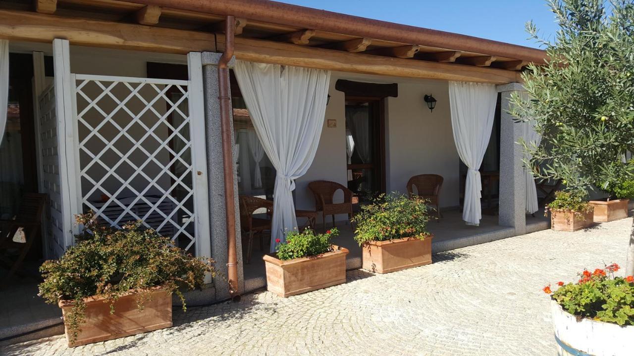 Case Vacanze Nioleo - Apartments And Pool Siniscola Ngoại thất bức ảnh